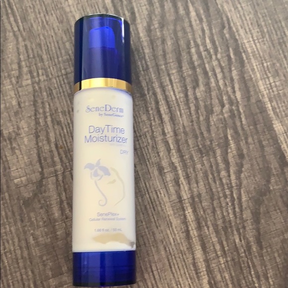 LipSense Other - ⬜️HP⬜️ NWT SeneDerm DayTime Moisturizer Dry Skin
